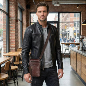 Shoulder Bag Couro Legítimo Denver Homem Usando